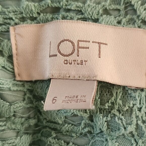 LOFT Outlet Sage Mint Green 4" Shorts, Lace Overlay, 4 Pockets, Size 6 - Picture 3 of 6